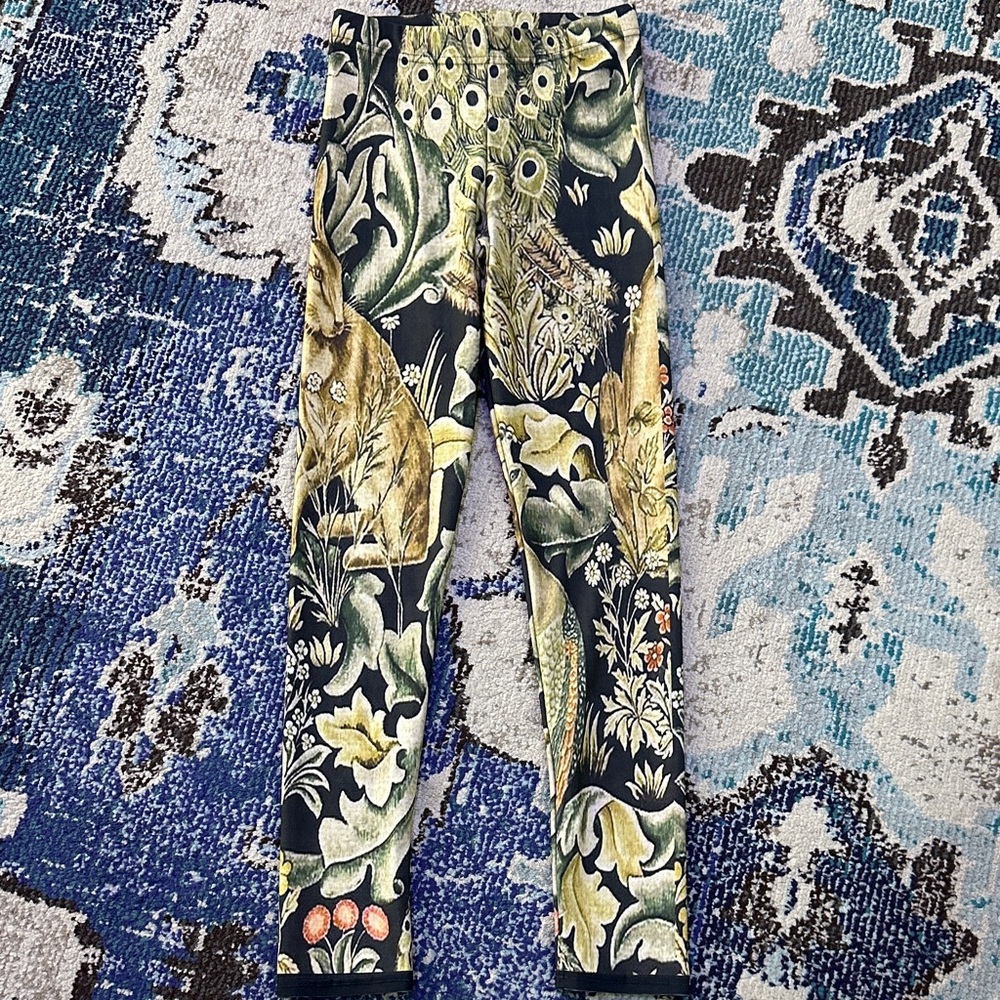 Wildlife Botanical Print Leggings - Black & Olive
